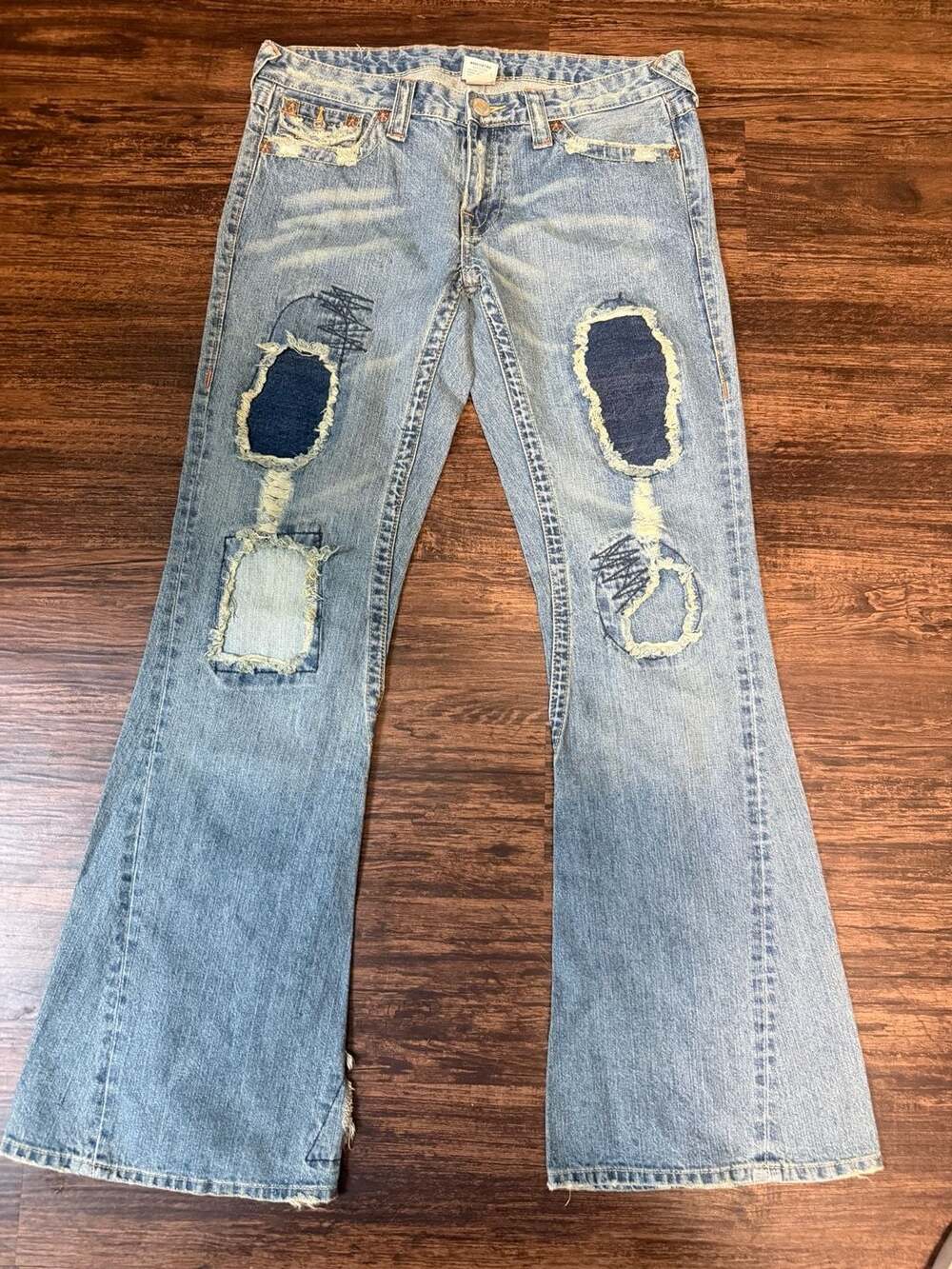 J1) True Religion Ashbury Jeans Boho Style Flared Women Size 24 Mushroom Flowers